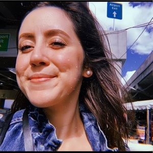 Meet your Posher, Laura